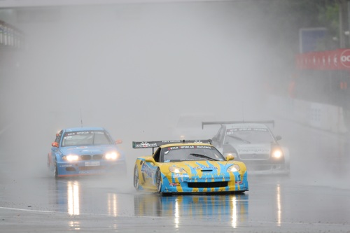 De US Carworld Corvette met boeggolf